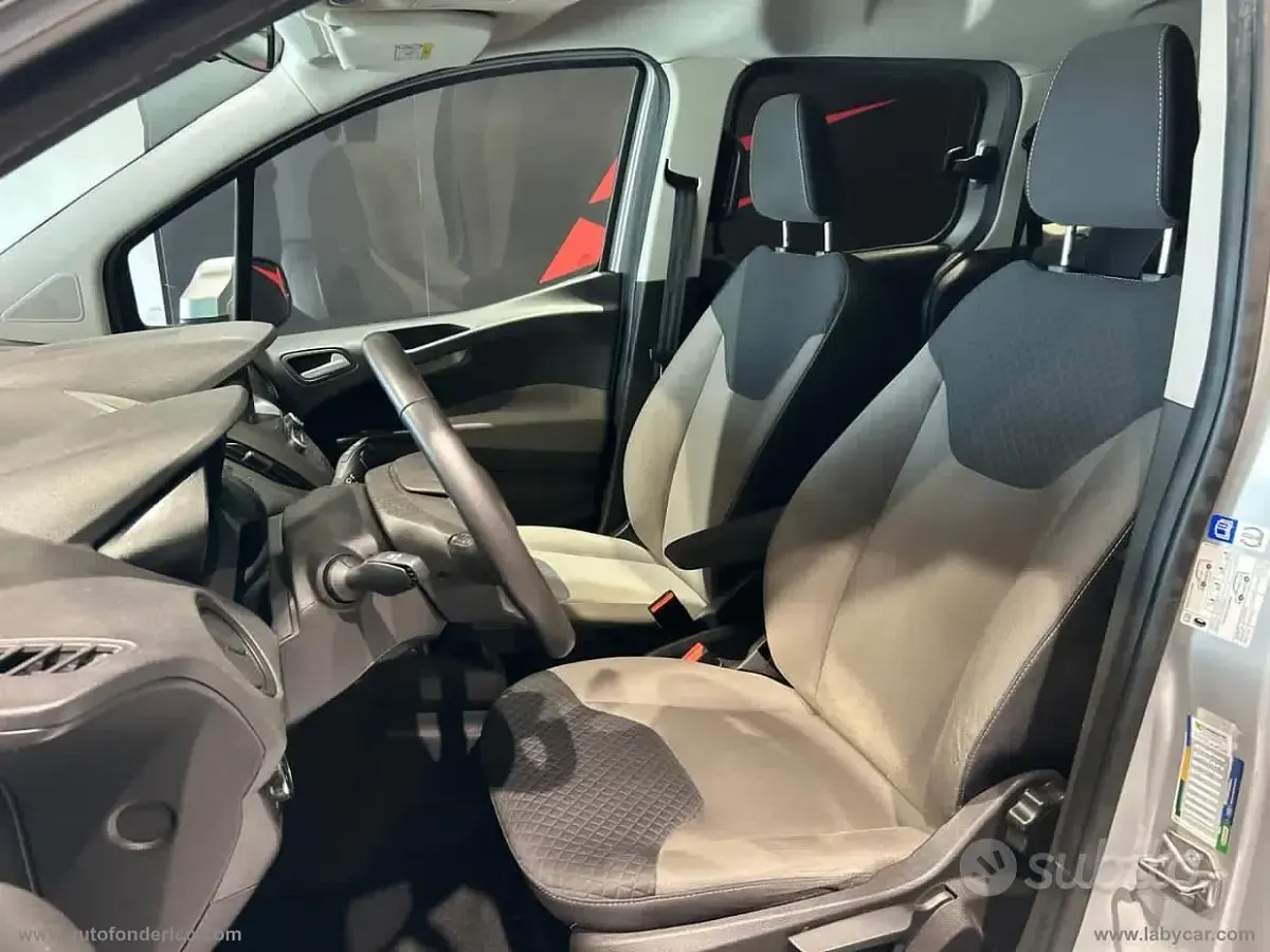 Usata Ford Tourneo Courier S 75 CV (55 kW) 2020 Grigio Monovolume