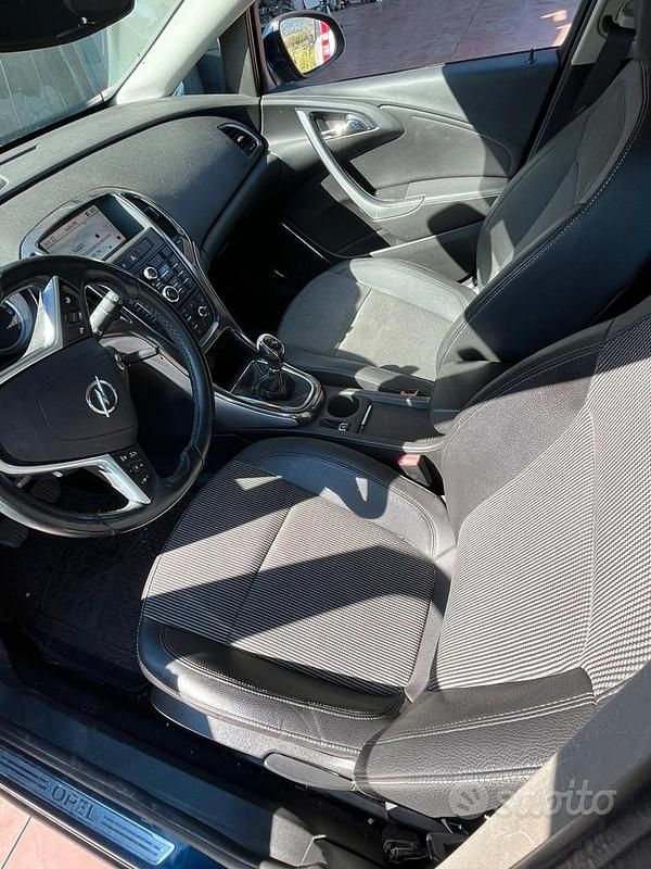 Usata Opel Astra 110 CV (80 kW) 2011 Berlina