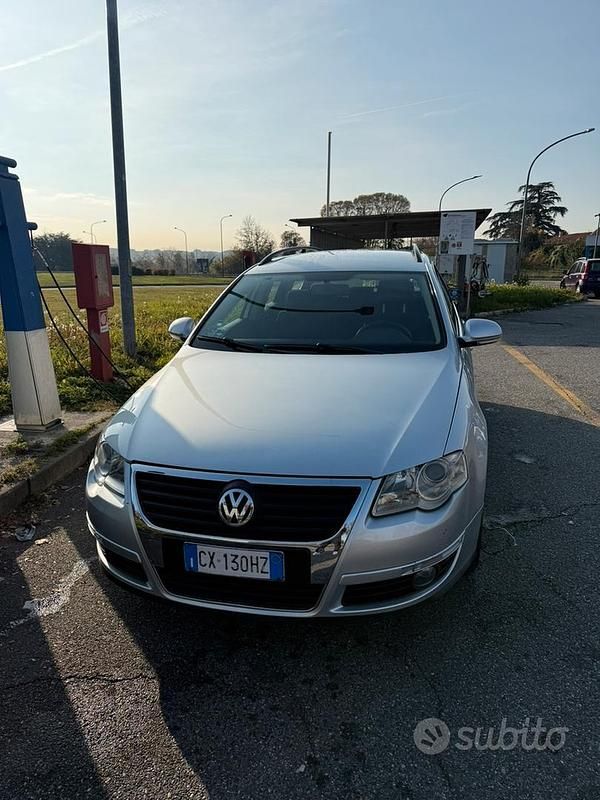 Grigio Usata 2005 VW Passat Station wagon | 2450 € (Buon prezzo) - Immagine 1/4