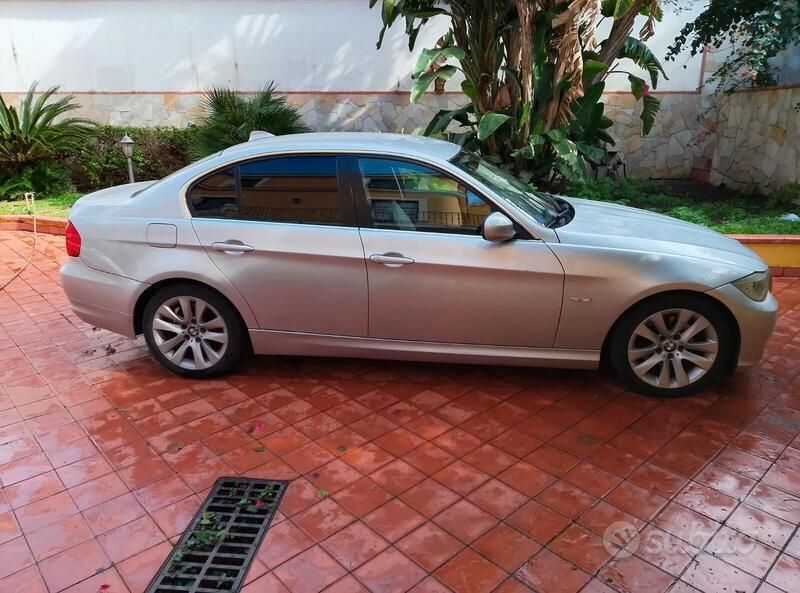 Usata BMW 320 184 CV (135 kW) 2011 Grigio Berlina