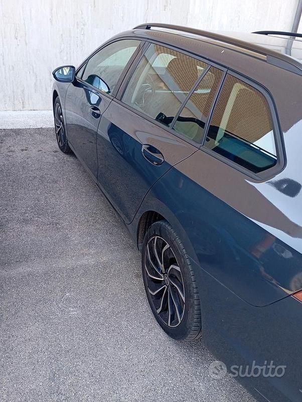 Usata VW Golf VIII 150 CV (110 kW) 2023 Grigio Station wagon