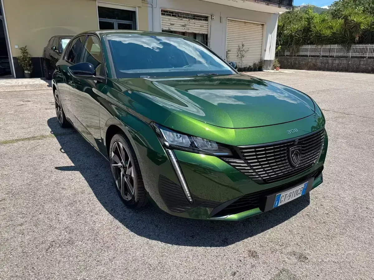 Usata Peugeot 308 Allure 131 CV (96 kW) 2024 Verde olivine Berlina