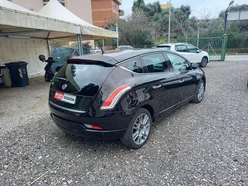 Usata Lancia Delta 105 CV (77 kW) 2014 Nero Utilitaria