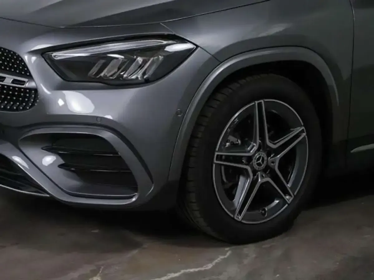 Usata Mercedes GLA200 Premium 163 CV (119 kW) 2025 Grigio SUV