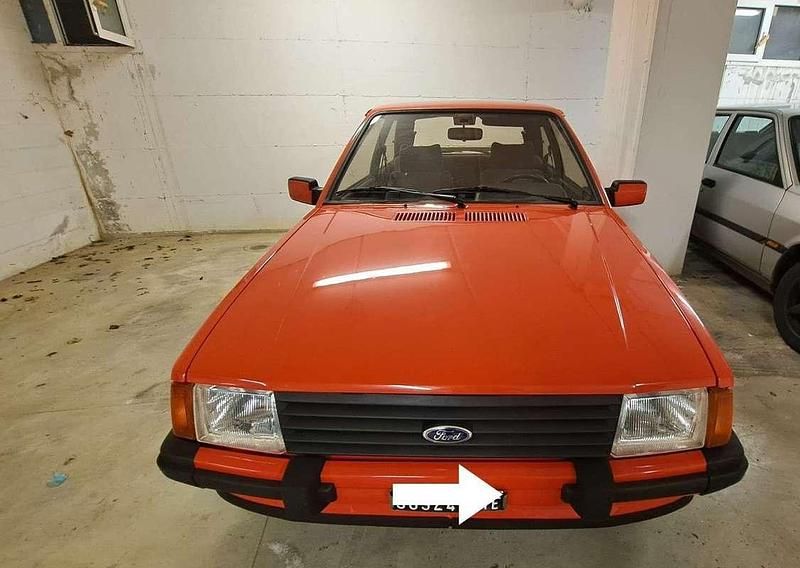 Usata Ford Escort 105 CV (77 kW) 1985 Arancione Berlina