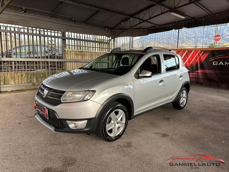Usata Dacia Sandero Stepway 90 CV (66 kW) 2014 Argento Berlina