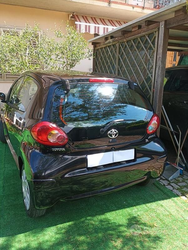Usata Toyota Aygo 68 CV (50 kW) 2008 Nero Utilitaria