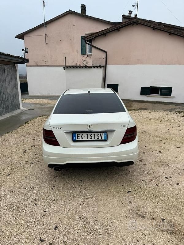 Usata Mercedes C220 Avantgarde 170 CV (125 kW) 2011 Bianco Berlina