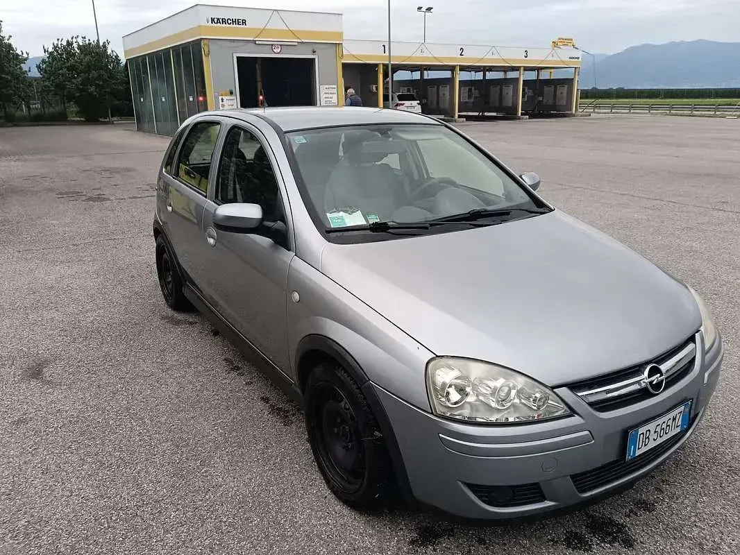 Usata Opel Corsa 101 CV (74 kW) 2006 Grigio Utilitaria