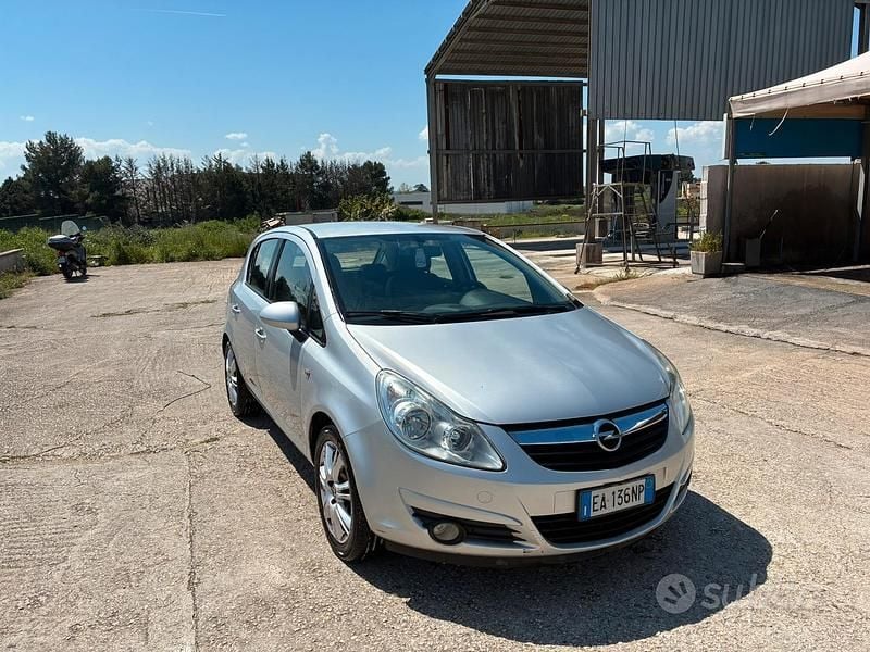 Usata Opel Corsa 75 CV (55 kW) 2010 Utilitaria