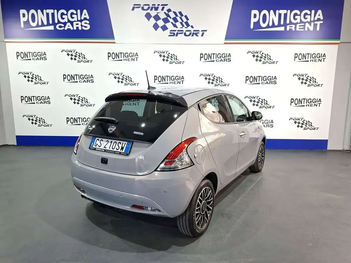 Usata Lancia Ypsilon S 69 CV (50 kW) 2024 499/c romantic gray Utilitaria