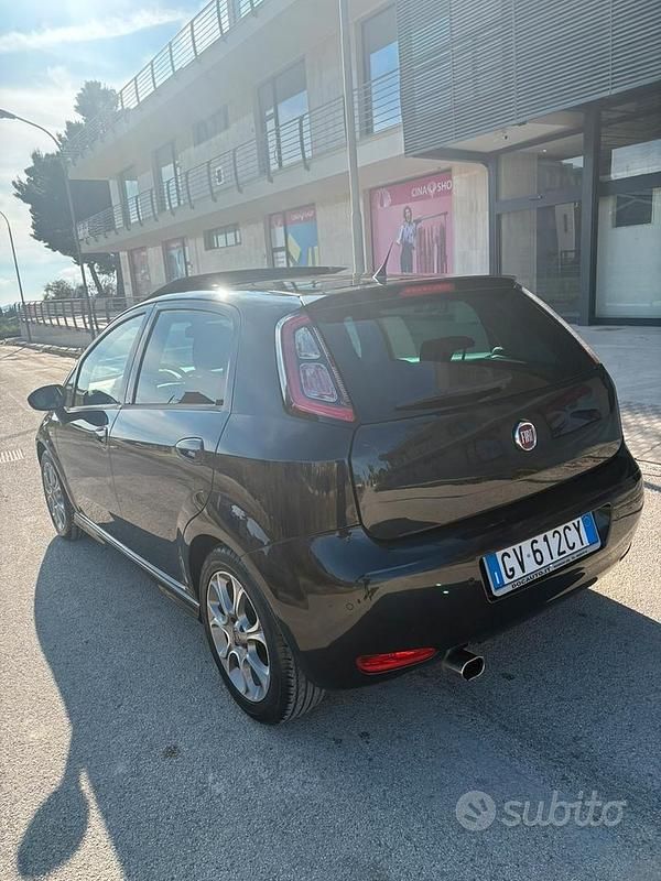 Usata Fiat Punto Lounge 75 CV (55 kW) 2015 Nero Berlina