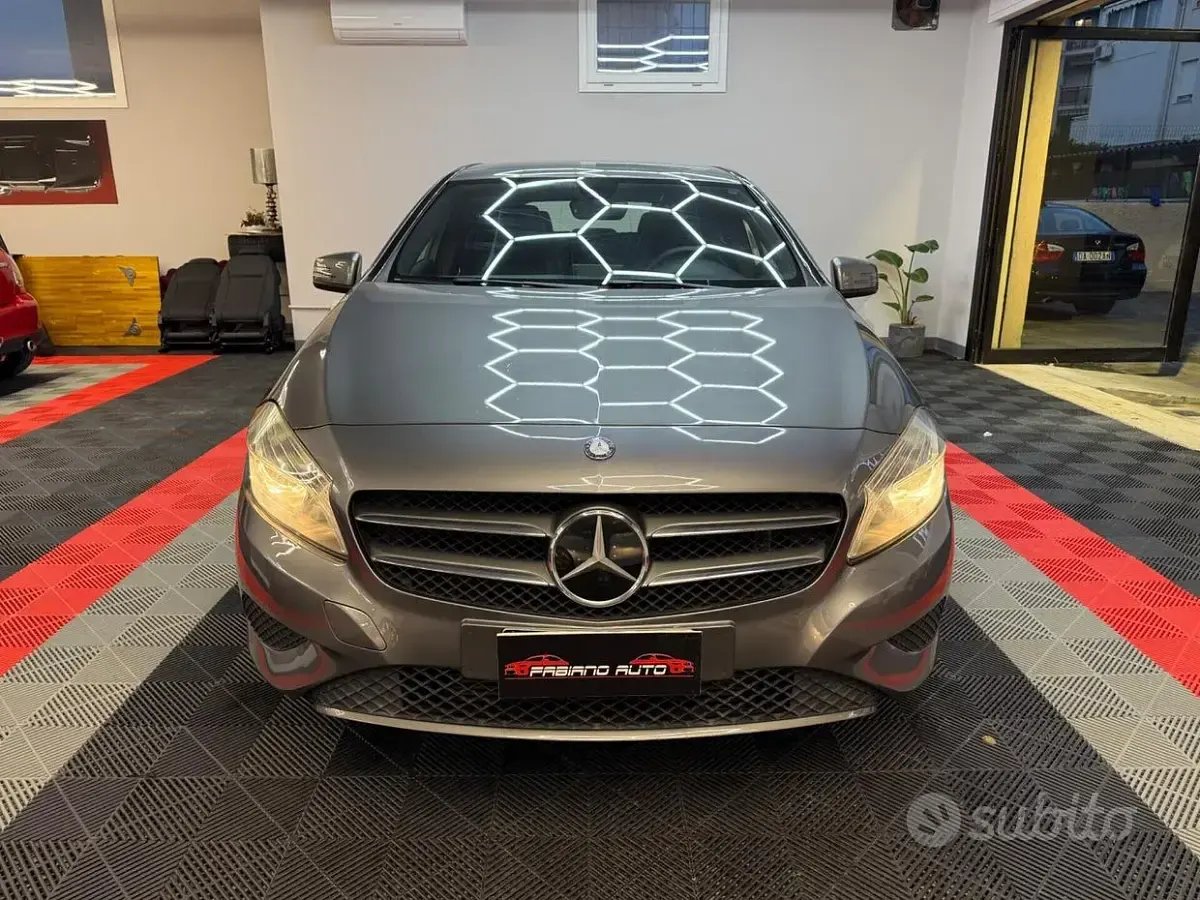 Usata Mercedes A180 109 CV (80 kW) 2013 Grigio Berlina