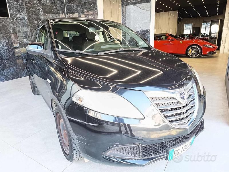 Usata Lancia Ypsilon Gold 69 CV (50 kW) 2013 Grigio Utilitaria