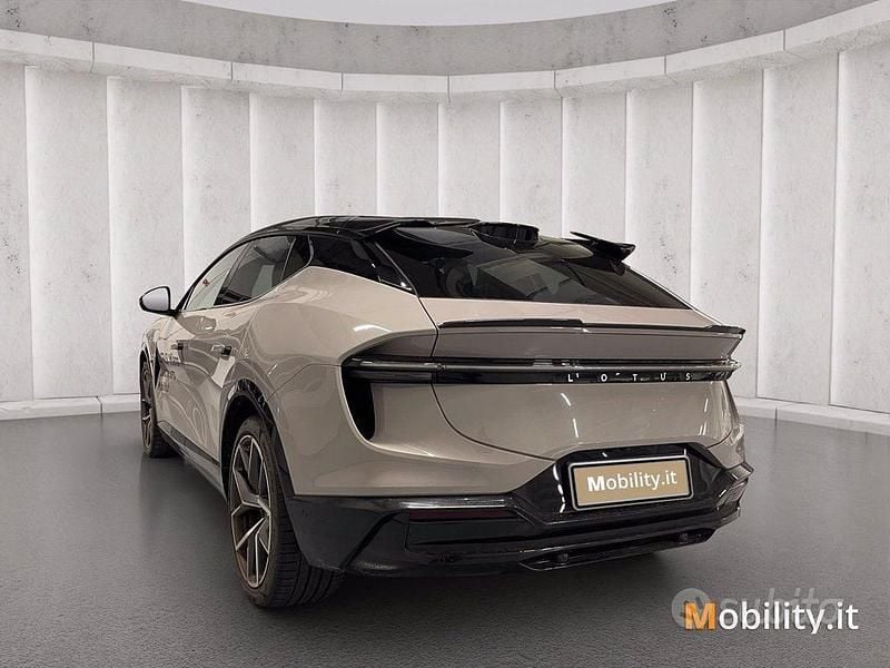 Usata Lotus Eletre 450 kW (612 CV) 2025 Grigio SUV