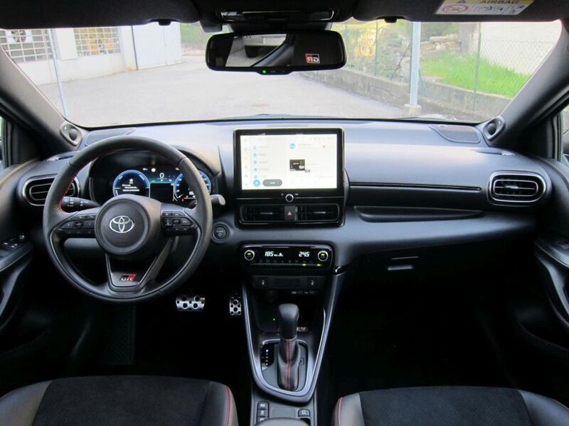Usata Toyota Yaris Hybrid Sport 131 CV (96 kW) 2023 Vari colori disponibili Berlina