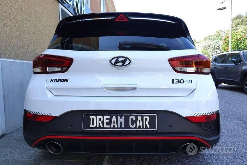 Usata Hyundai i30 Limited 280 CV (205 kW) 2022 Bianco pastello Berlina