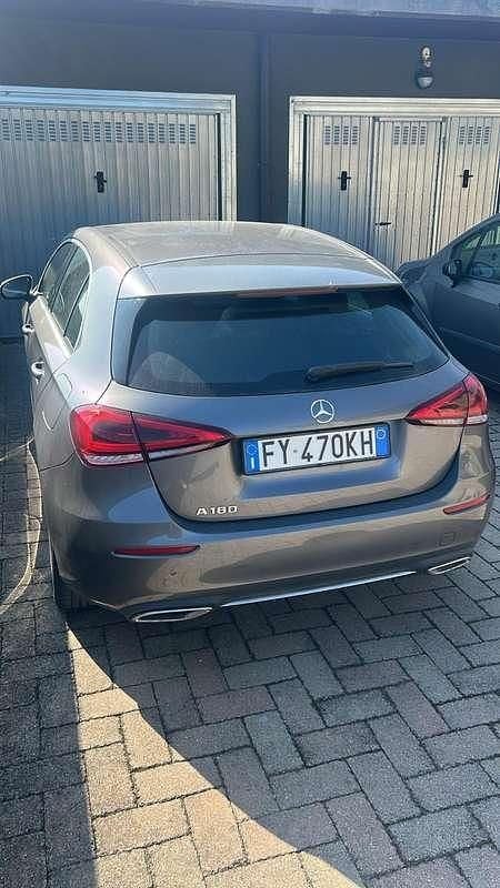 Usata Mercedes A180 Business 116 CV (85 kW) 2019 Grigio Berlina