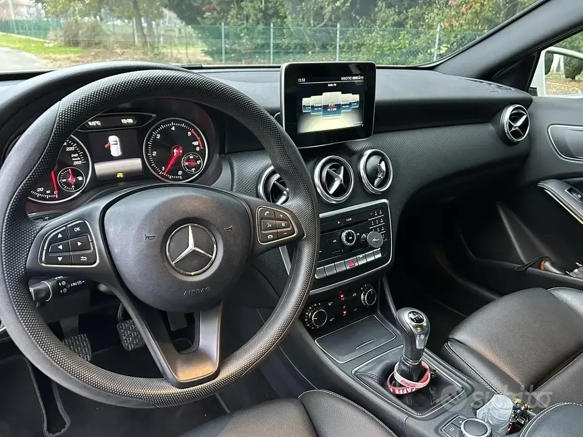 Usata Mercedes A180 122 CV (89 kW) 2017 Bianco Utilitaria