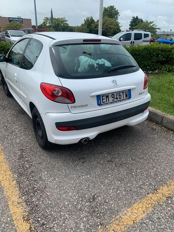 Usata Peugeot 206+ 60 CV (44 kW) 2012 Bianco Utilitaria