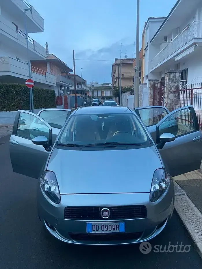 Usata Fiat Grande Punto 75 CV (55 kW) 2006 Grigio Utilitaria