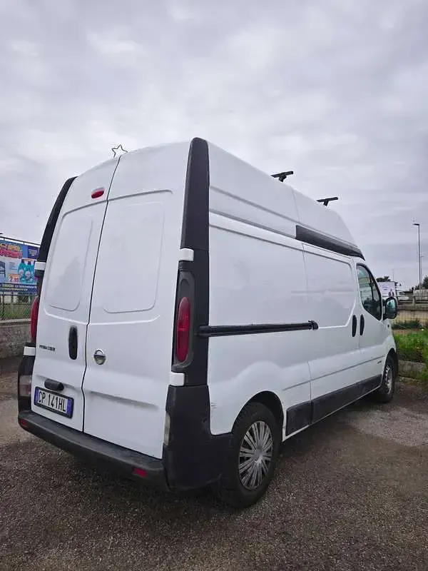 Usata Nissan Primastar 101 CV (74 kW) 2005 Bianco Monovolume