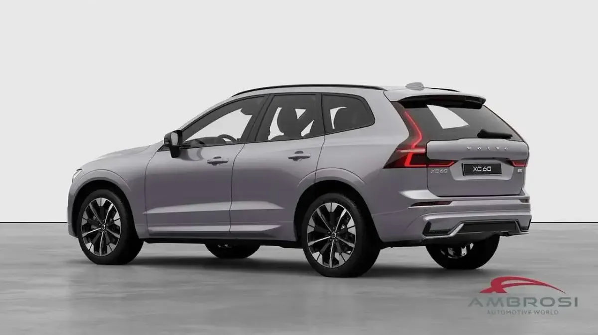 Nuova Volvo XC60 Plus 250 CV (183 kW) 2025 Aurora silver SUV