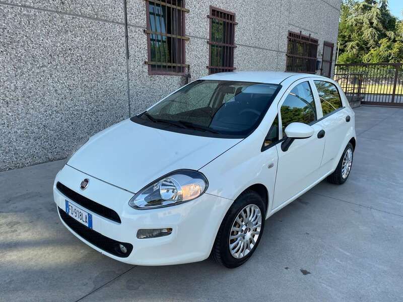Bianco Usata 2016 Fiat Punto Lounge Due volumi | 5300 € (Buon prezzo) - Immagine 1/4
