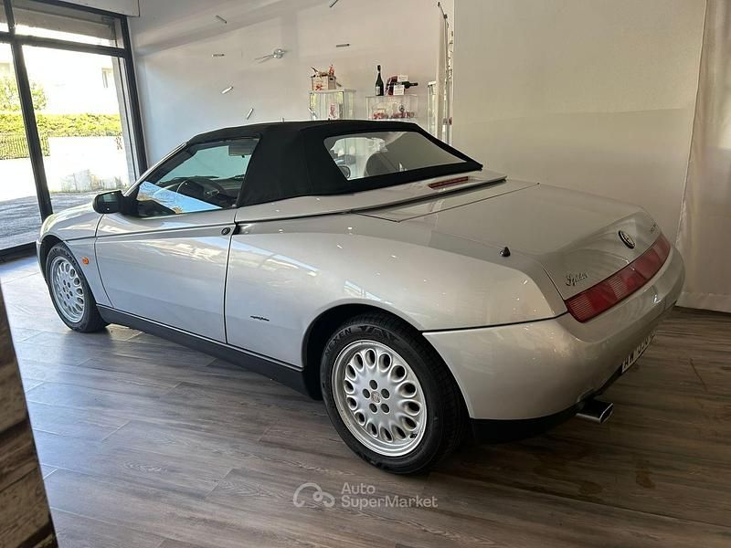Usata Alfa Romeo GTV 150 CV (110 kW) 1998 Argento Coupé