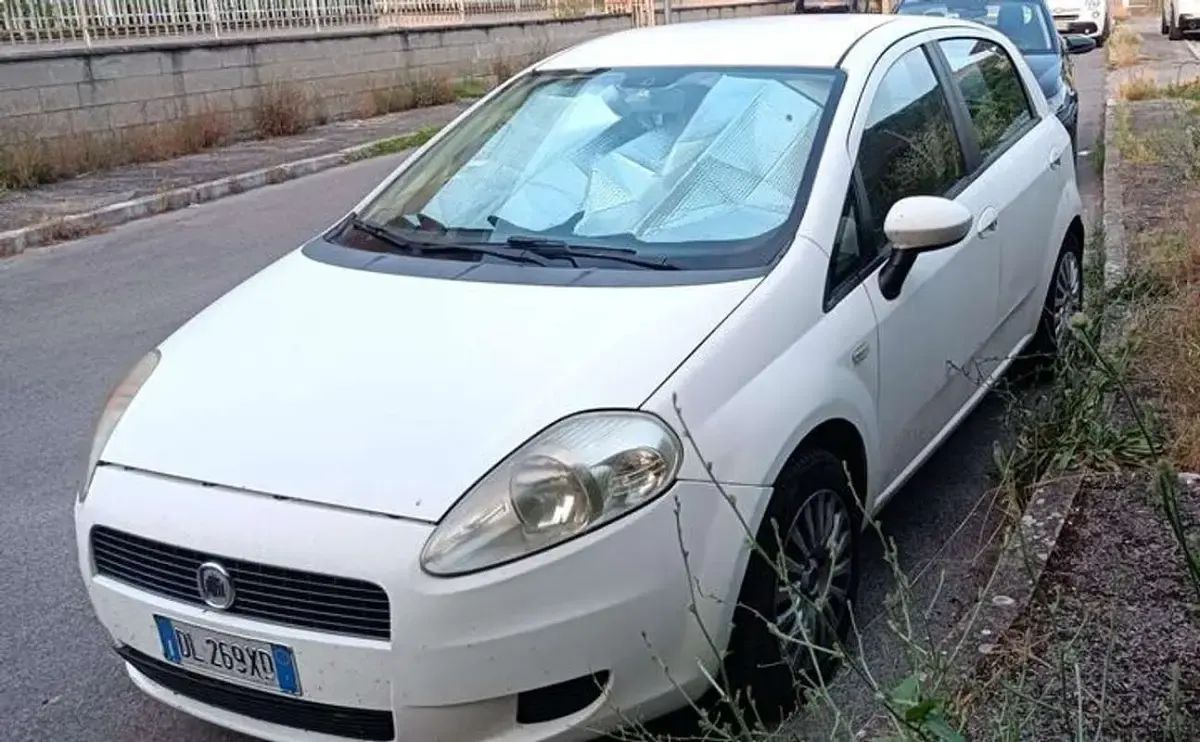 Usata Fiat Grande Punto Active 77 CV (56 kW) 2007 Bianco Utilitaria