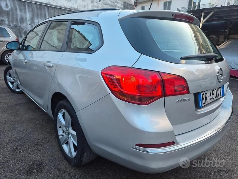 Usata Opel Astra 130 CV (95 kW) 2014 Grigio Station wagon