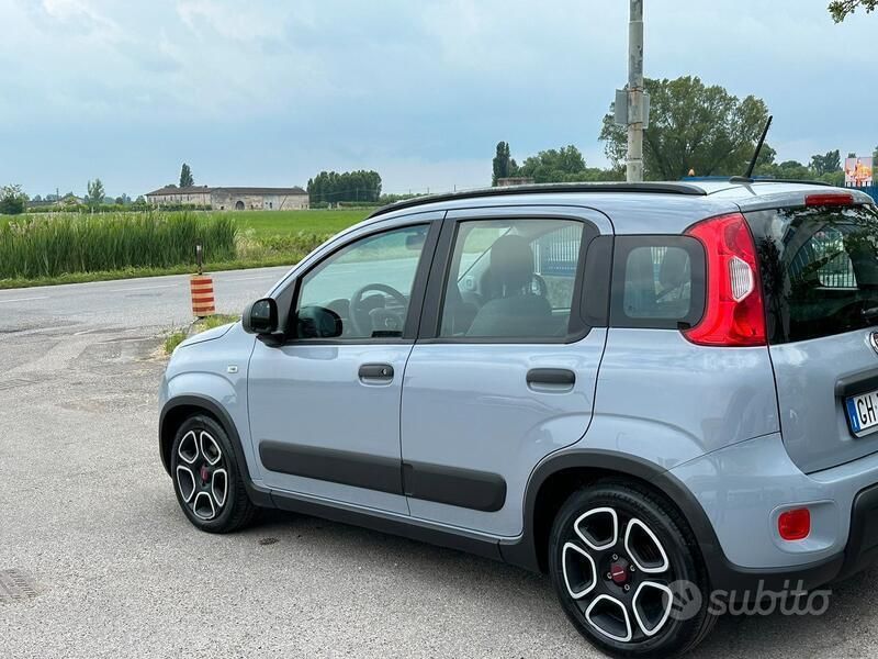 Grigio Usata 2022 Fiat Panda City Life Due volumi | 10.900 € (Cara) - Immagine 1/4