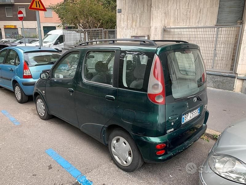 Usata Toyota Yaris Verso Sol 86 CV (63 kW) 2001 Verde Monovolume