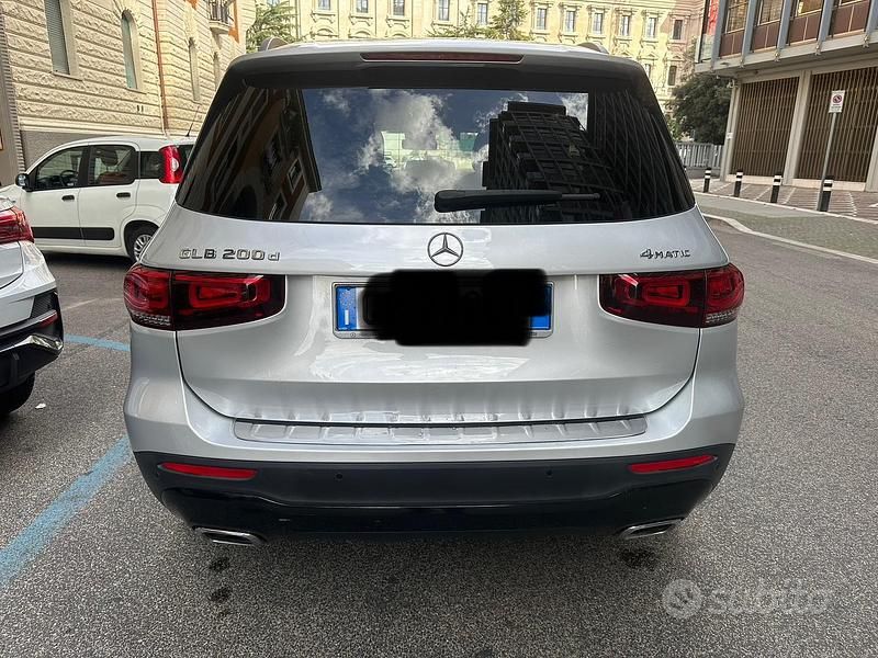 Usata Mercedes GLB200 150 CV (110 kW) 2020 Grigio SUV
