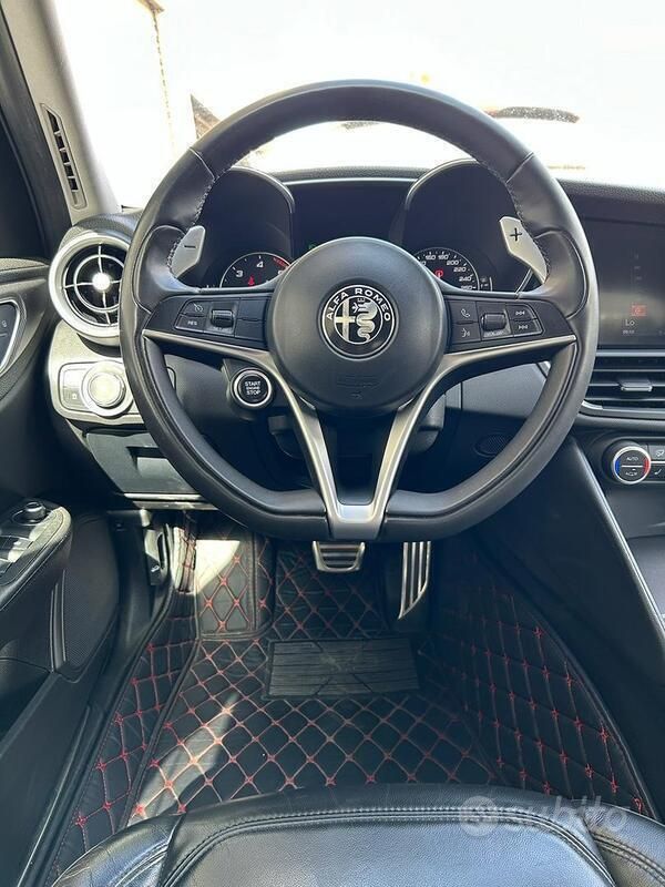 Usata Alfa Romeo Giulia 180 CV (132 kW) 2018 Grigio Berlina