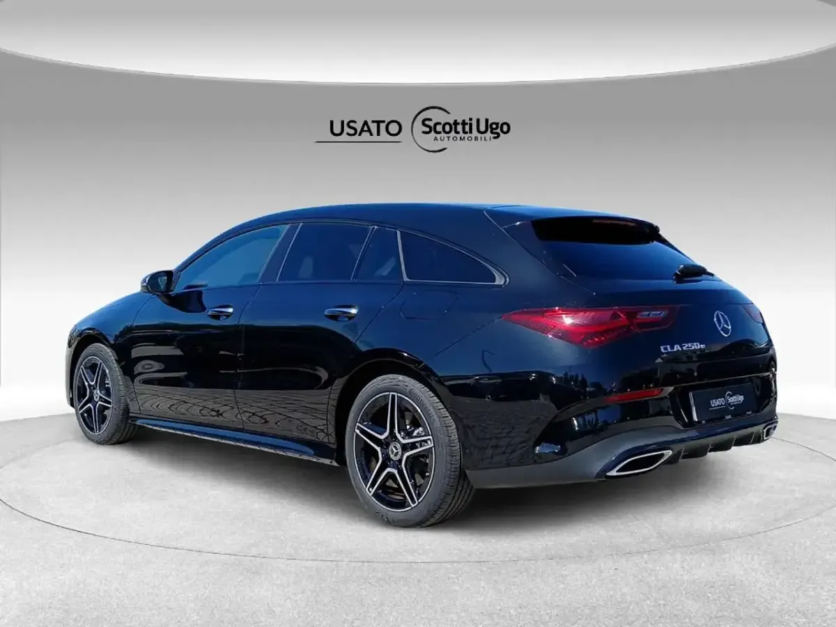 Nuova Mercedes CLA250e 163 CV (119 kW) 2025 Vernice nero cosmo Coupé