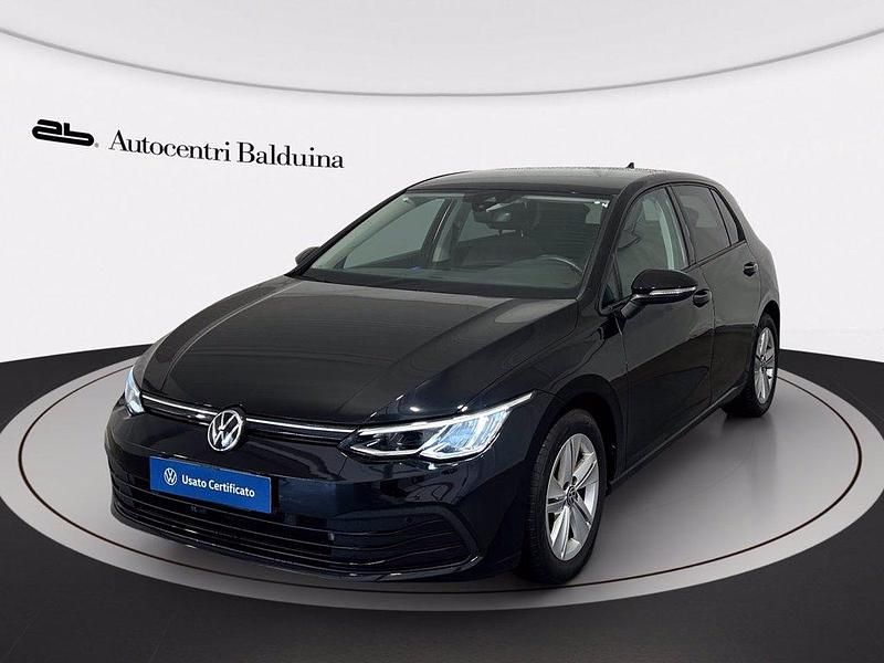 Nero perla Usata 2022 VW Golf VIII Life Tre volumi | 21.500 € (Buon prezzo) - Immagine 1/4
