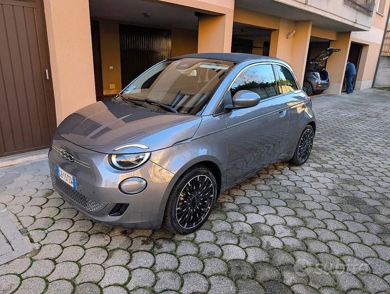 Usata Fiat 500e Icon 41 kW (57 CV) 2020 Grigio Cabrio