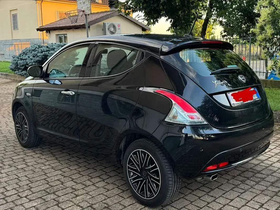 Usata Lancia Ypsilon 102 CV (75 kW) 2020 Nero Utilitaria