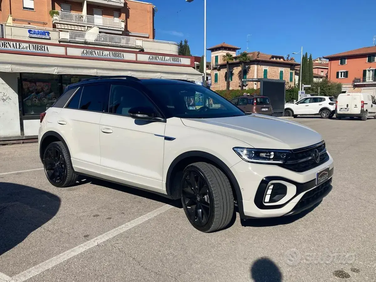 Usata VW T-Roc R-line 150 CV (110 kW) 2024 Beige SUV