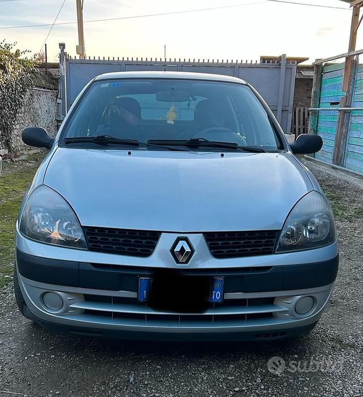 Usata Renault Clio II Expression 58 CV (42 kW) 2003 Grigio Utilitaria