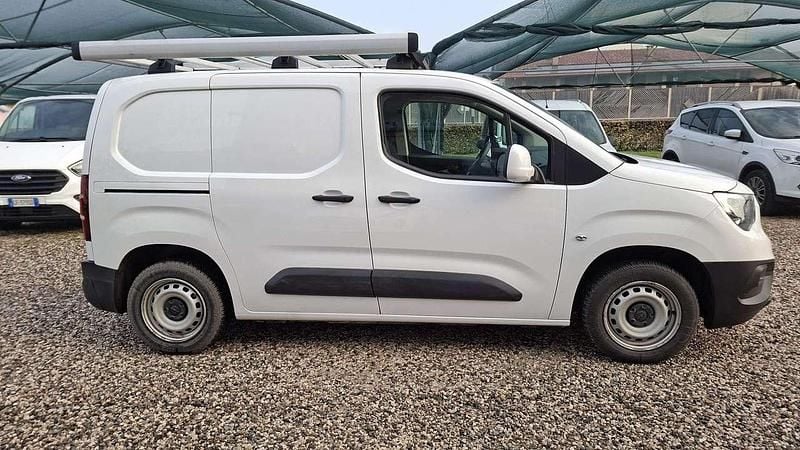 Usata Opel Combo 102 CV (75 kW) 2019 Bianco Furgone