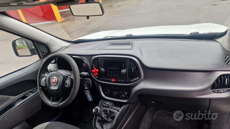 Bianco Usata 2017 Fiat Doblò Lounge Monovolume | 9800 € (Molto cara) - Immagine 1/4