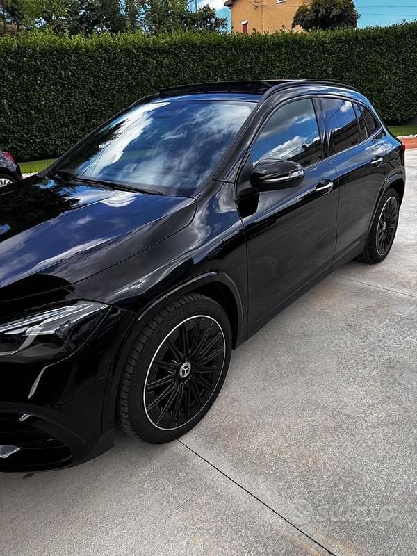 Usata Mercedes GLA200 150 CV (110 kW) 2024 Nero SUV