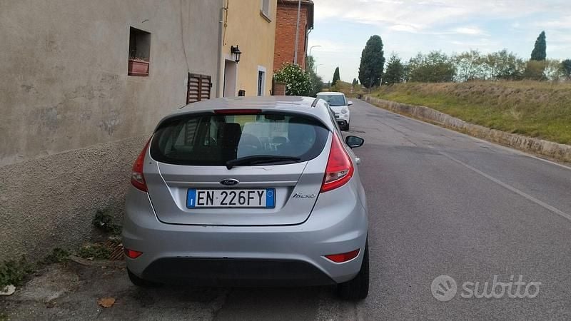 Usata Ford Fiesta 82 CV (60 kW) 2012 Berlina