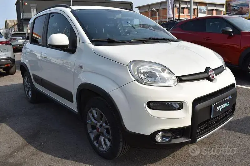 Usata Fiat Panda 4x4 S 95 CV (69 kW) 2017 Bianco Utilitaria