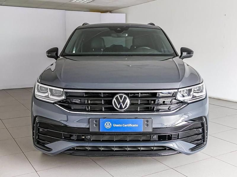 Usata VW Tiguan R-line 200 CV (147 kW) 2021 Dolphin grey metallizzato SUV