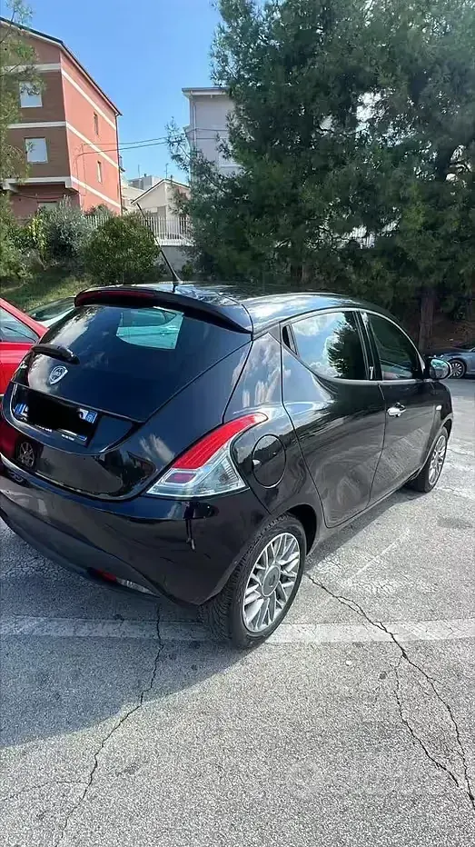 Usata Lancia Ypsilon 69 CV (50 kW) 2012 Nero Utilitaria