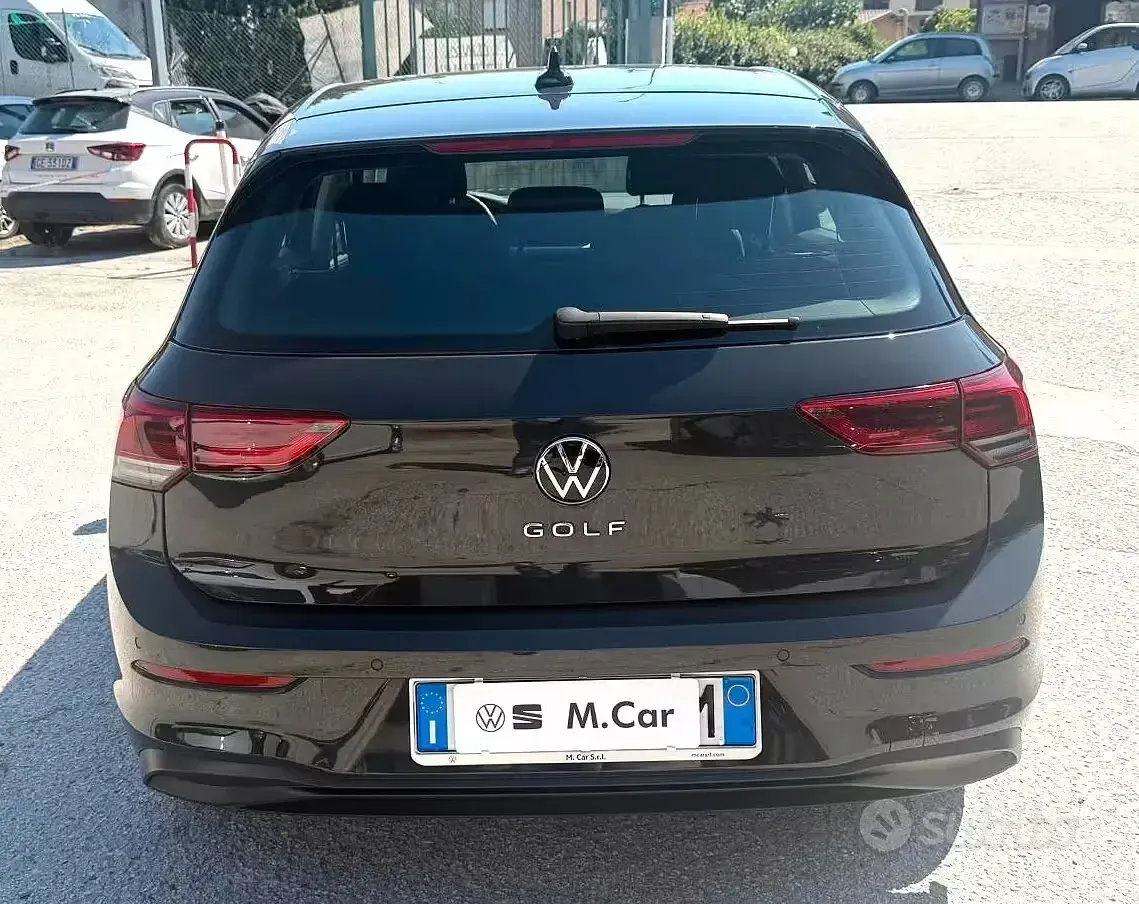 Usata VW Golf VIII Life 131 CV (96 kW) 2023 Urano gray Berlina