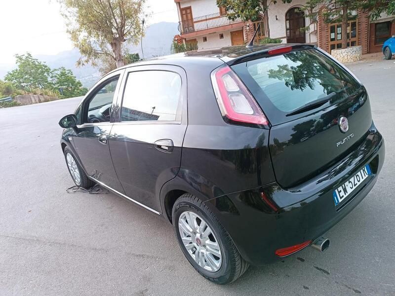 Usata Fiat Punto Young 74 CV (54 kW) 2014 Nero Utilitaria